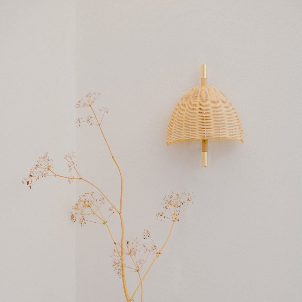 AMÀ Handmade Wall Lamp with Brass Structure and Rattan Shade