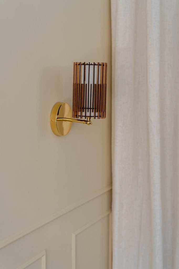 Handcrafted SUA Wall Sconce Lamp S with MDF wood slats and brass, featuring dual shades for warm light.